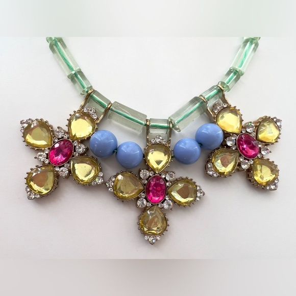 Statement Necklace 🌸 - Picture 4 of 5